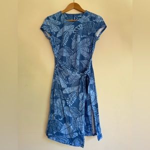 J.McLaughlin short sleeve midi dress side tie tropical blue floral Size small